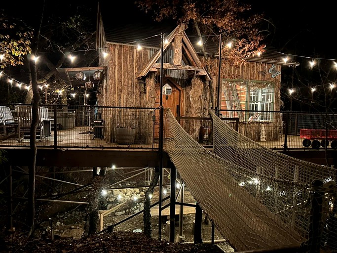 Tree Houses (United States of America, Weatherford, Texas)