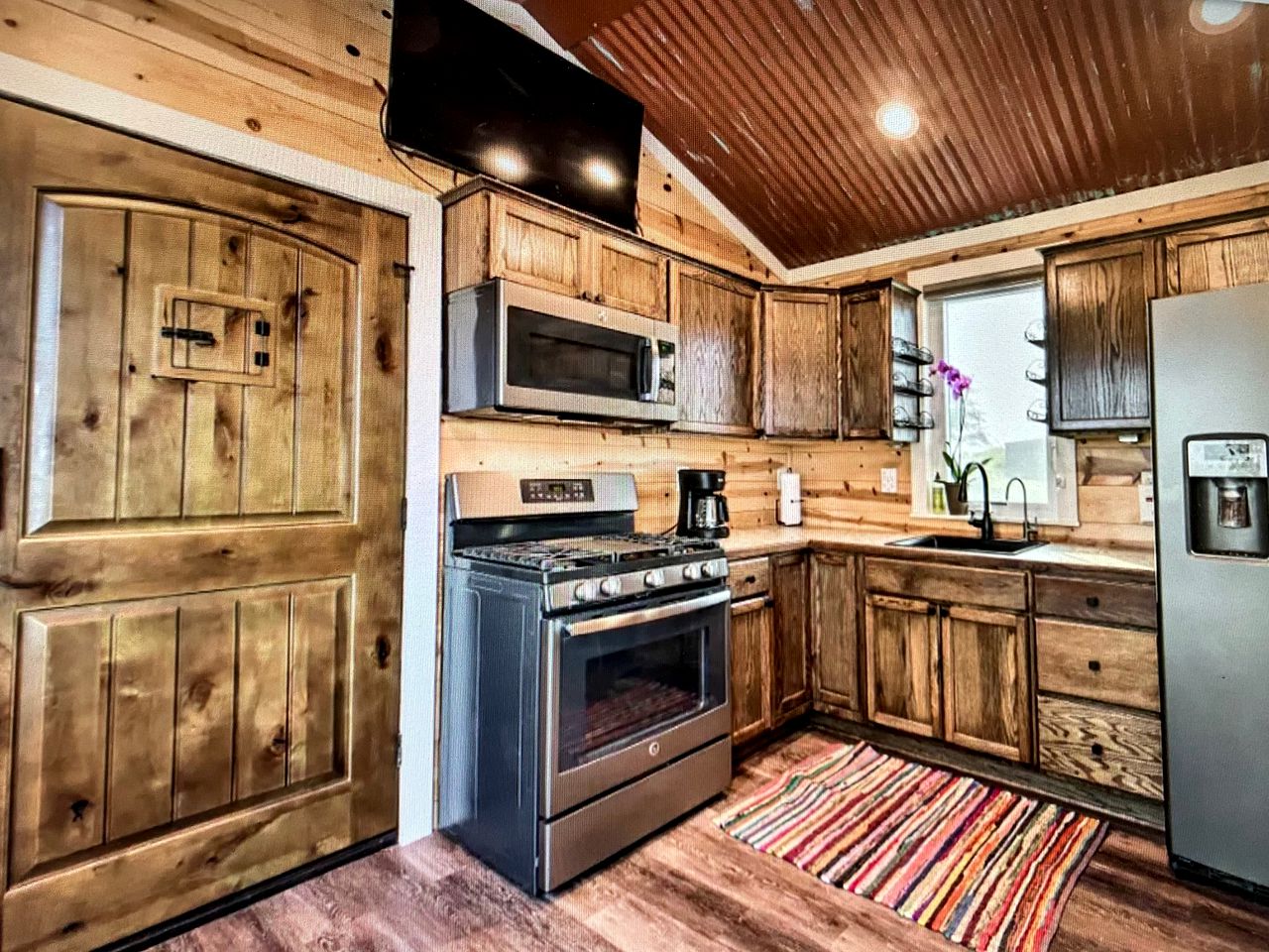 Cozy Cabin Rental Ideal for a Couple's Retreat in Texas