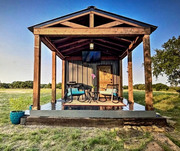 Cabin rental for a couple's retreat in Texas