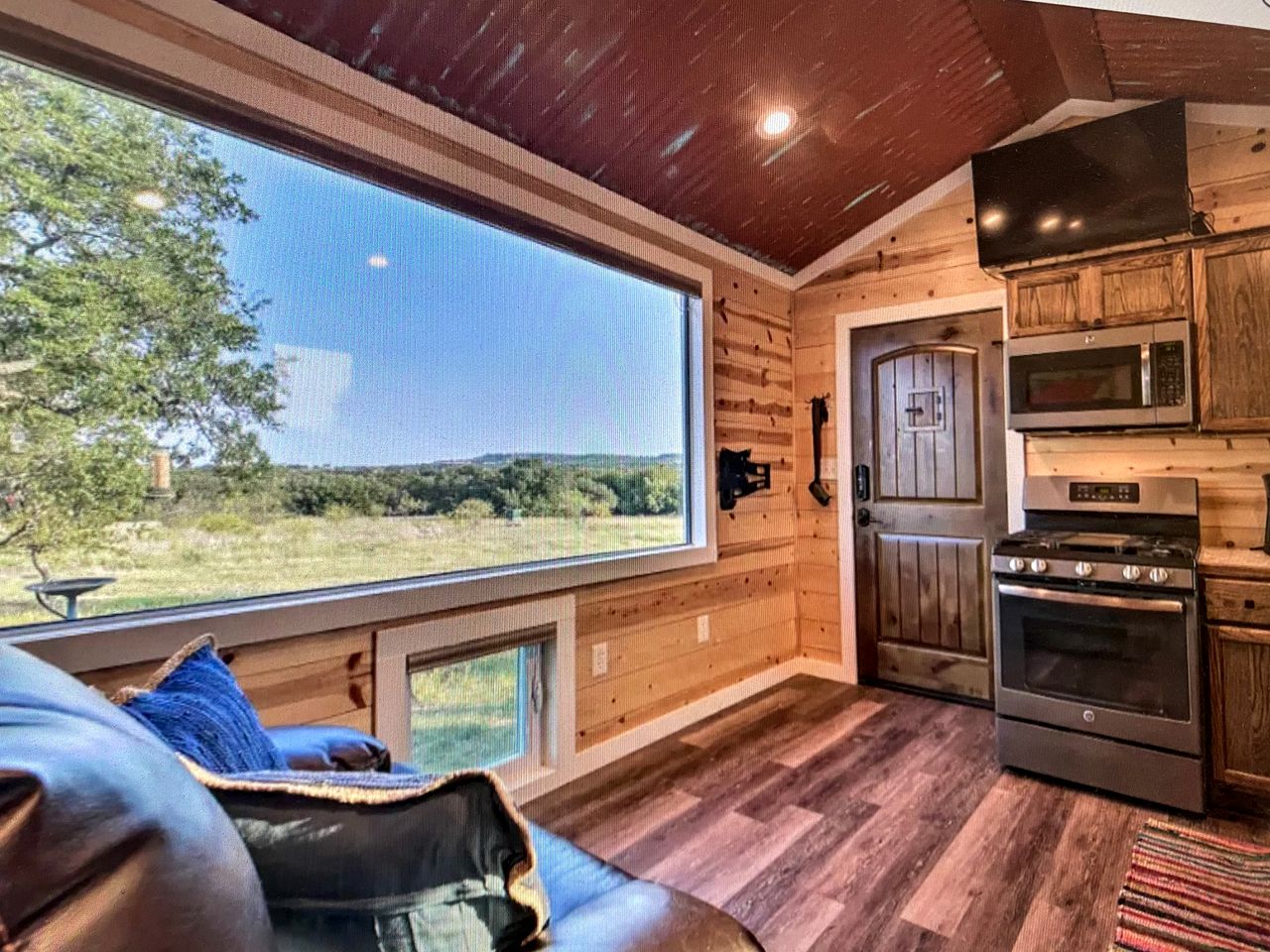 Cozy Cabin Rental Ideal for a Couple's Retreat in Texas