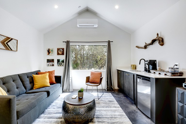 Cabins (Dripping Springs, Texas, United States of America)