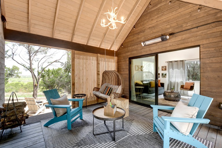 Cabins (Dripping Springs, Texas, United States of America)