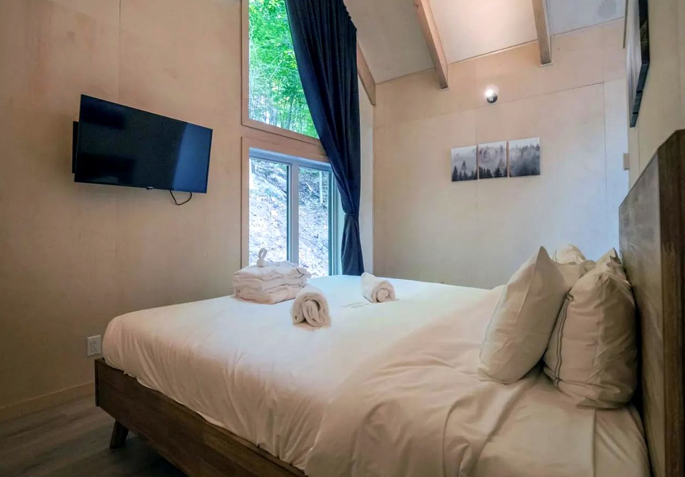 Mont Tremblant Glamping in a Tiny Home Nestled in Nature