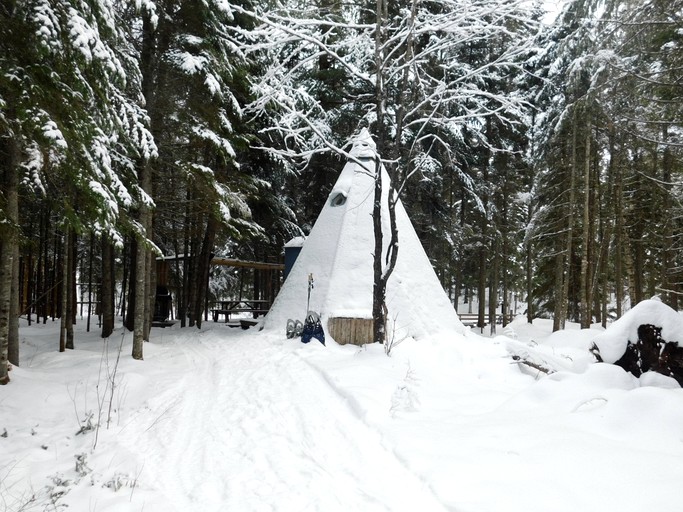 Tipi rental for glamping in Quebec