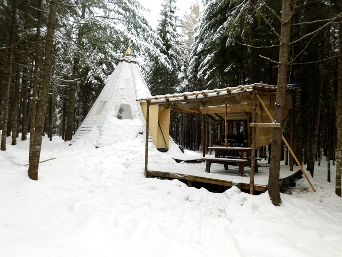 Tipis (St-Romain, Quebec, Canada)