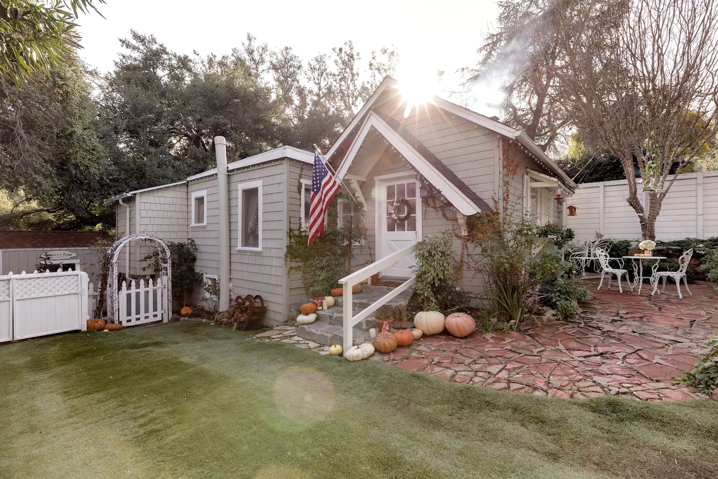 Cottages (Topanga, California, United States of America)