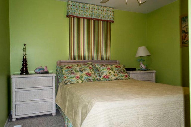 Houseboat, Boats, Beaufort, United States of America Glamping Hub