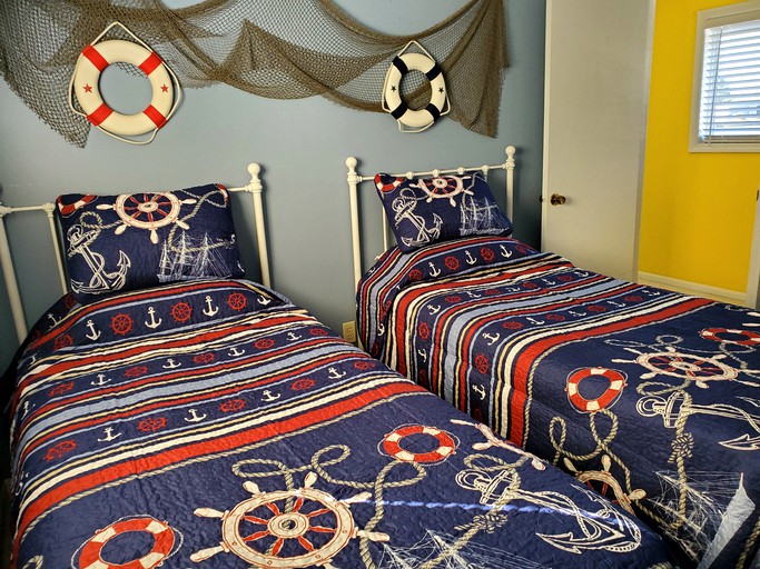 Houseboat, Boats, Beaufort, United States of America Glamping Hub