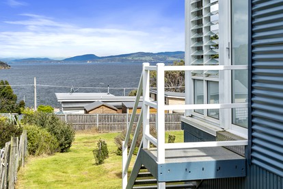 Charming Bruny Island Cottage with Fabulous Views photo 4