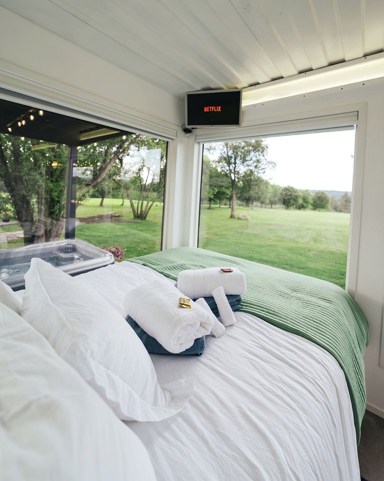 Luxury Cabin with a Hot Tub in Barneveld Ideal for Romantic Adirondack Getaways