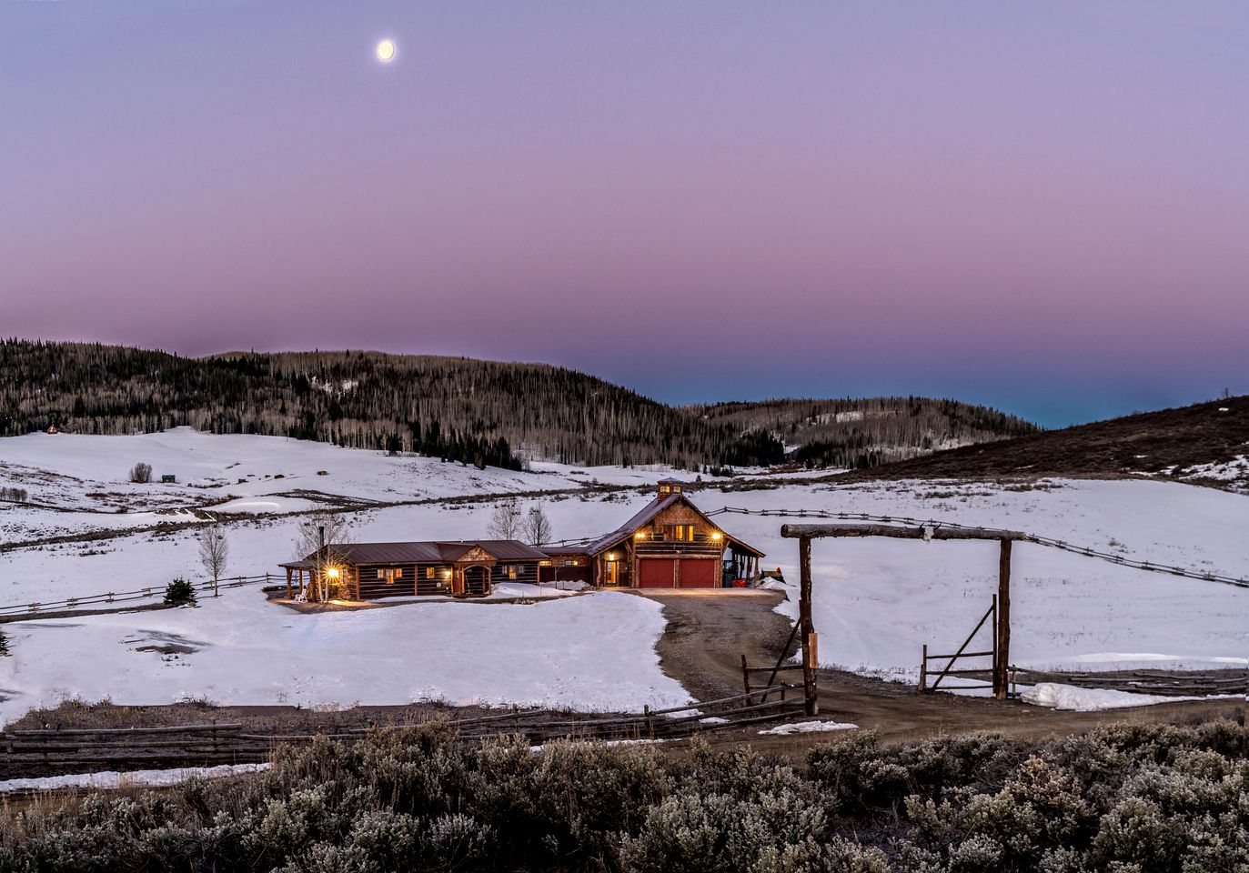 Room in a Pet-Friendly Cabin Rental Perfect for Glamping in Colorado