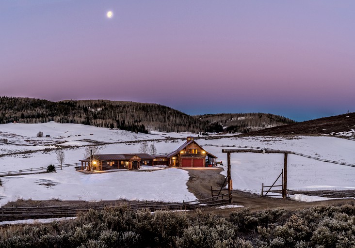 Cabins (Clark, Colorado, United States of America)