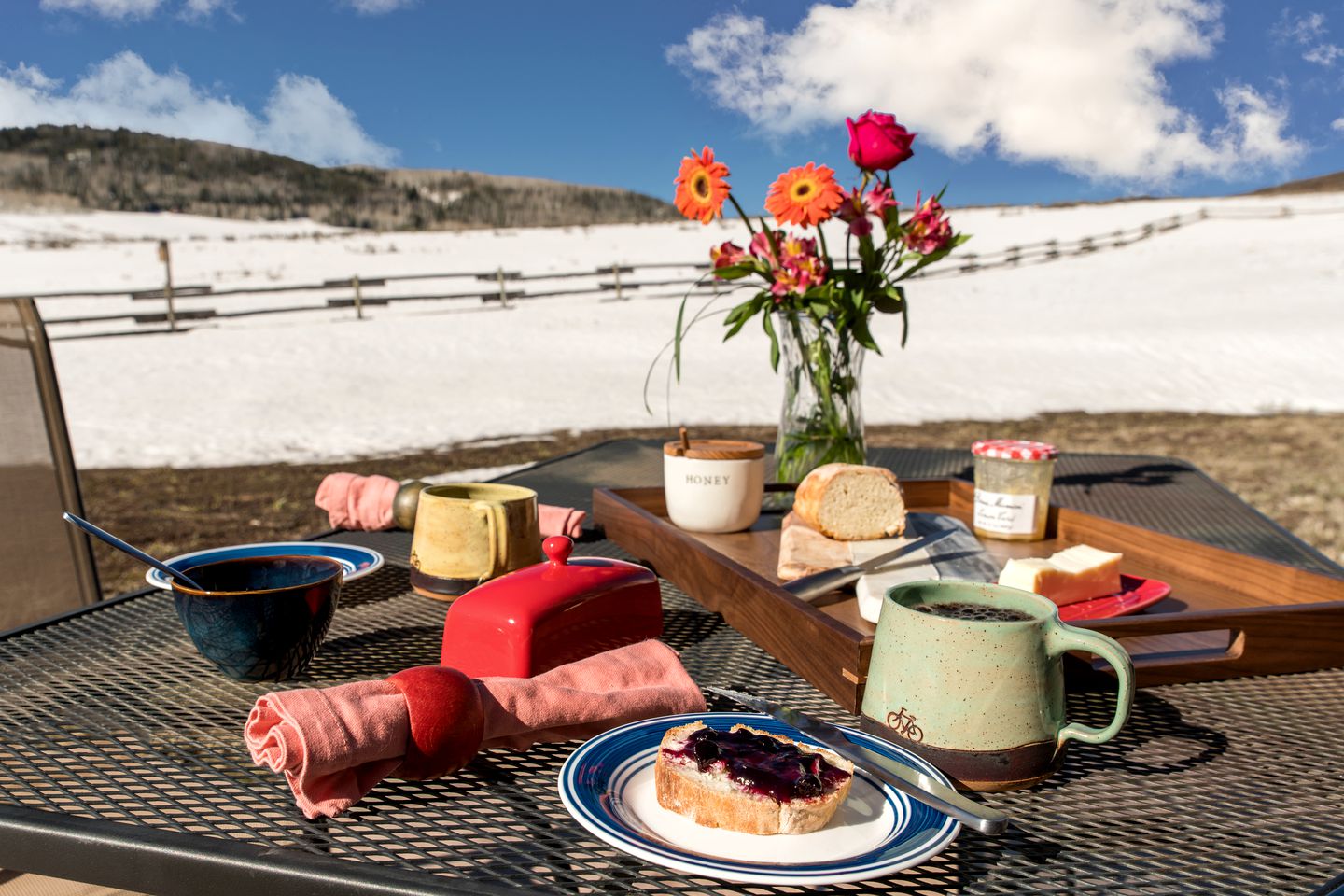 Room in a Pet-Friendly Cabin Rental Perfect for Glamping in Colorado