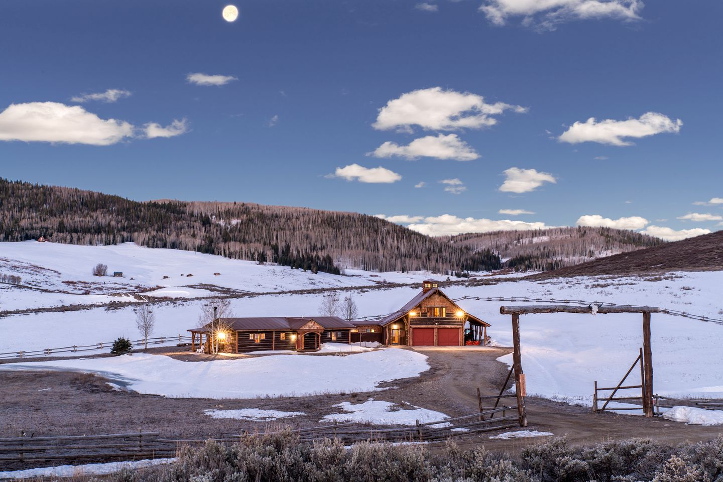 Room in a Pet-Friendly Cabin Rental Perfect for Glamping in Colorado