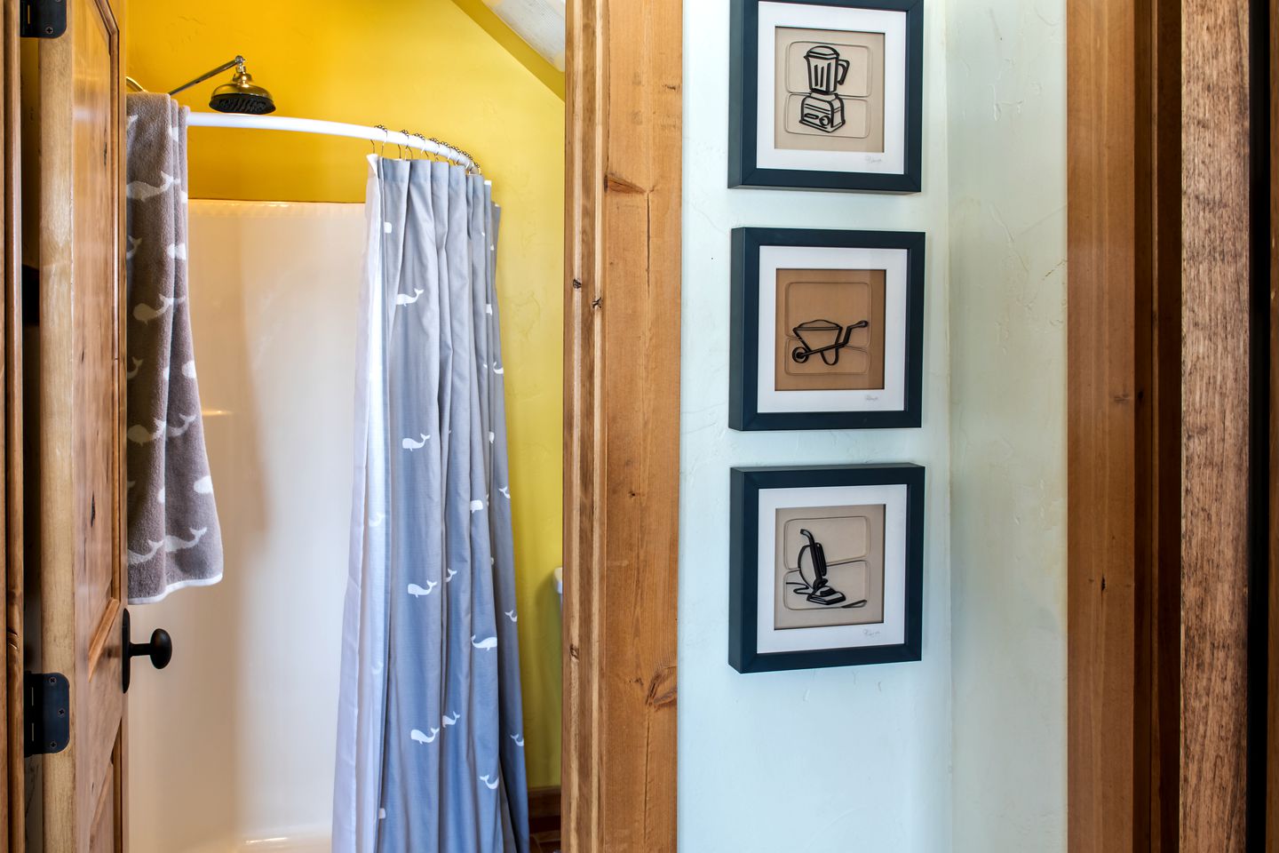 Room in a Pet-Friendly Cabin Rental Perfect for Glamping in Colorado