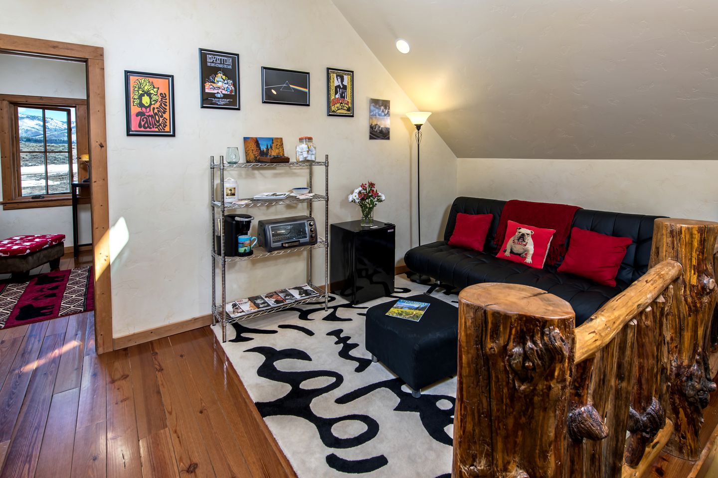 Room in a Pet-Friendly Cabin Rental Perfect for Glamping in Colorado