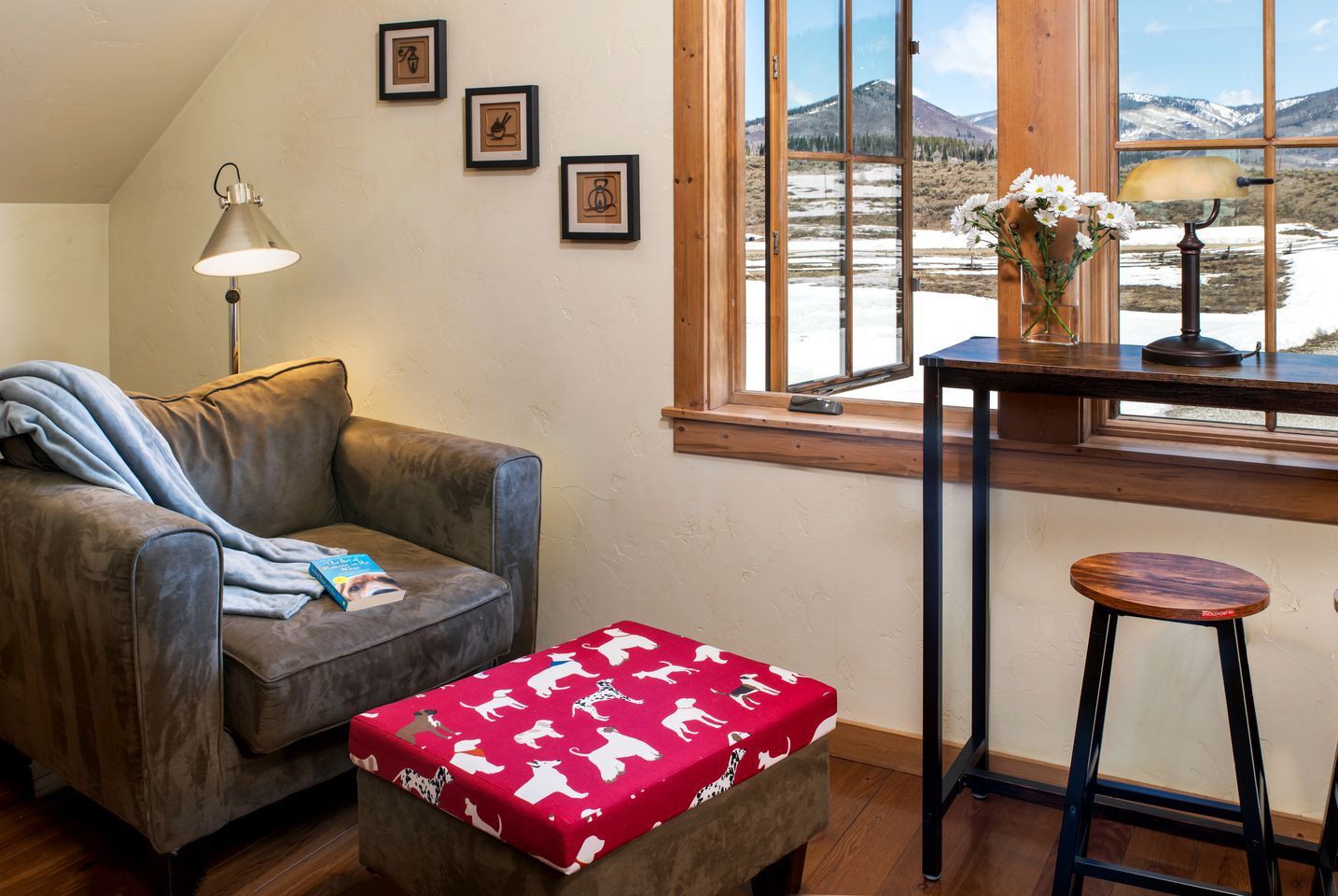 Room in a Pet-Friendly Cabin Rental Perfect for Glamping in Colorado
