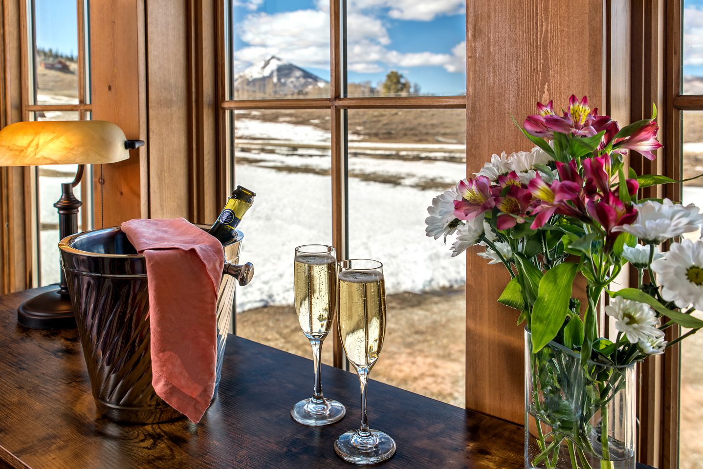 Room in a Pet-Friendly Cabin Rental Perfect for Glamping in Colorado