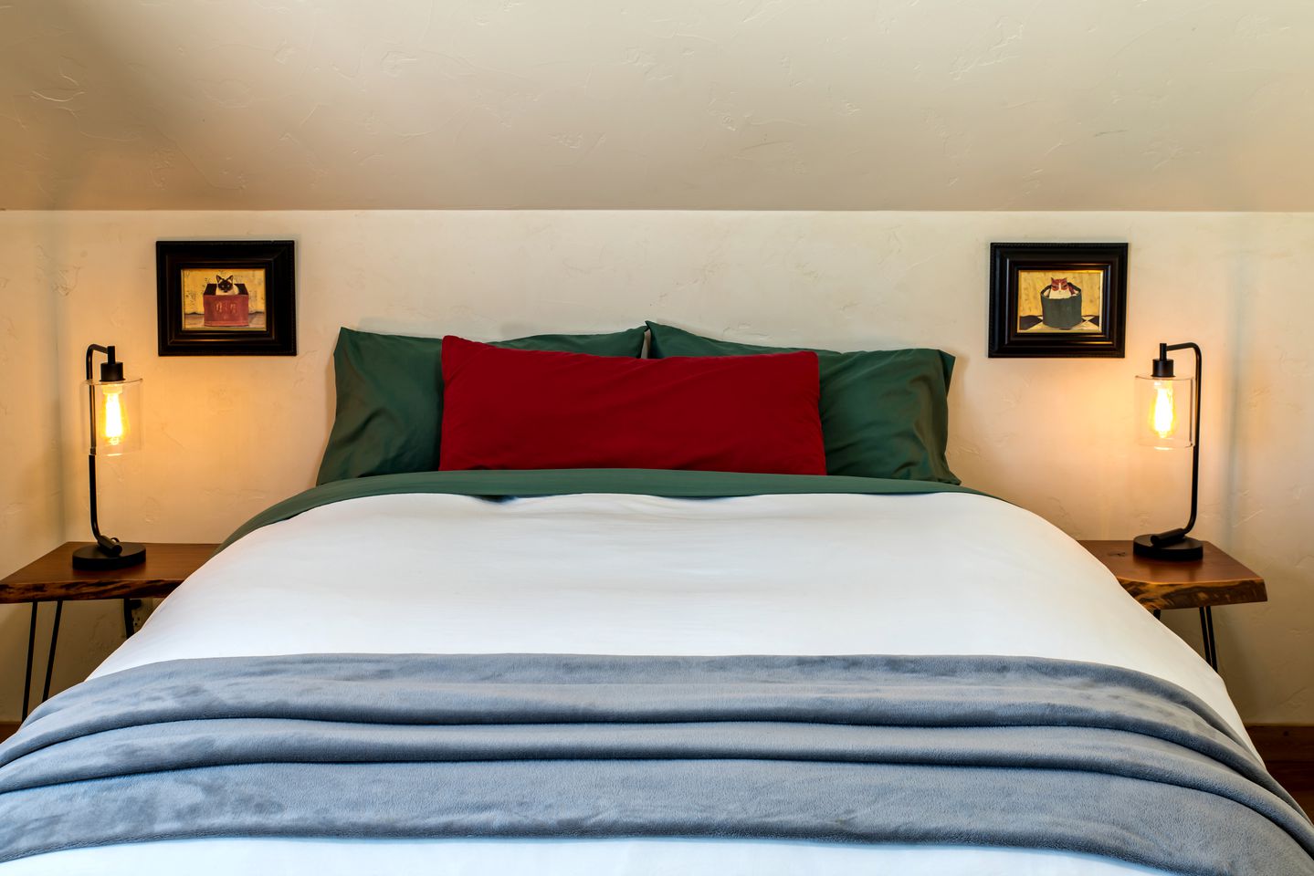 Room in a Pet-Friendly Cabin Rental Perfect for Glamping in Colorado