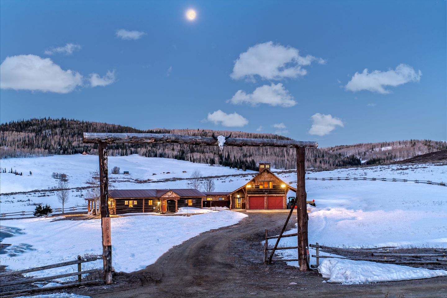 Room in a Pet-Friendly Cabin Rental Perfect for Glamping in Colorado