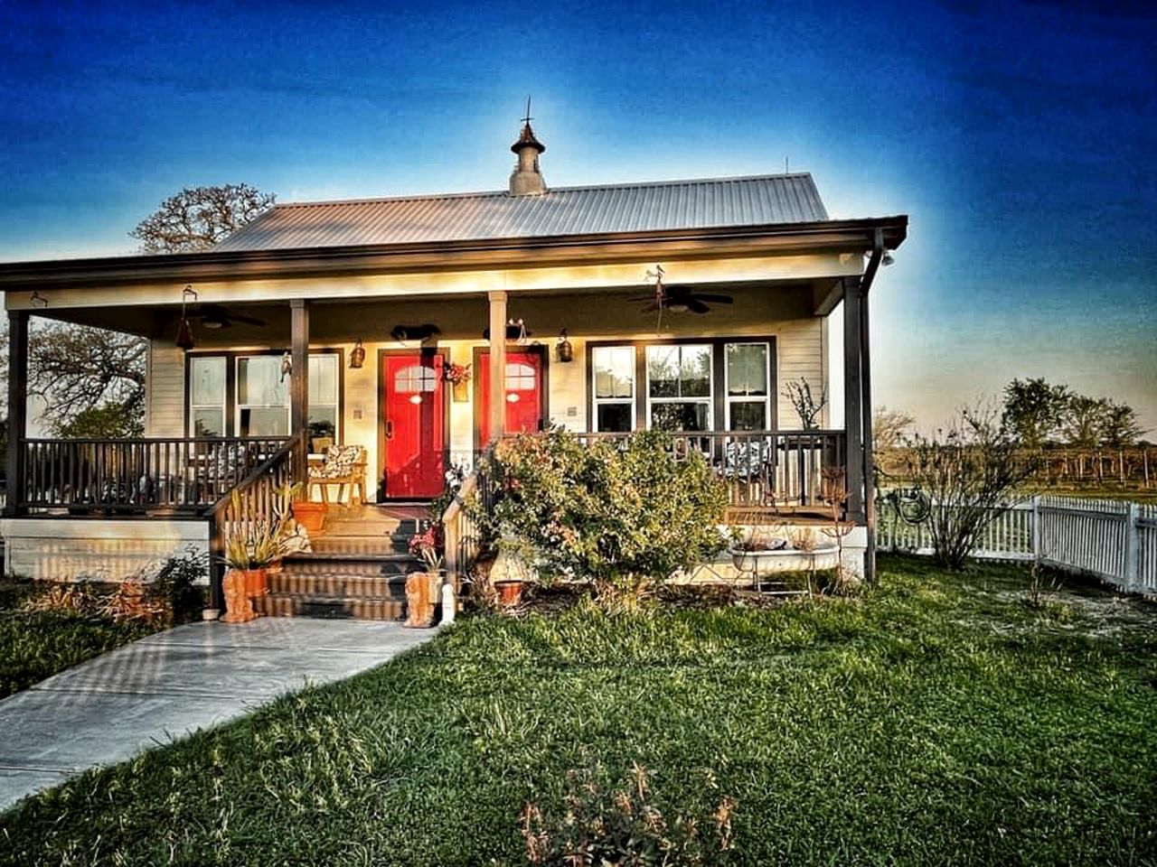 Idyllic Cottage on a Working Farm Perfect for Weekend Getaways in Texas