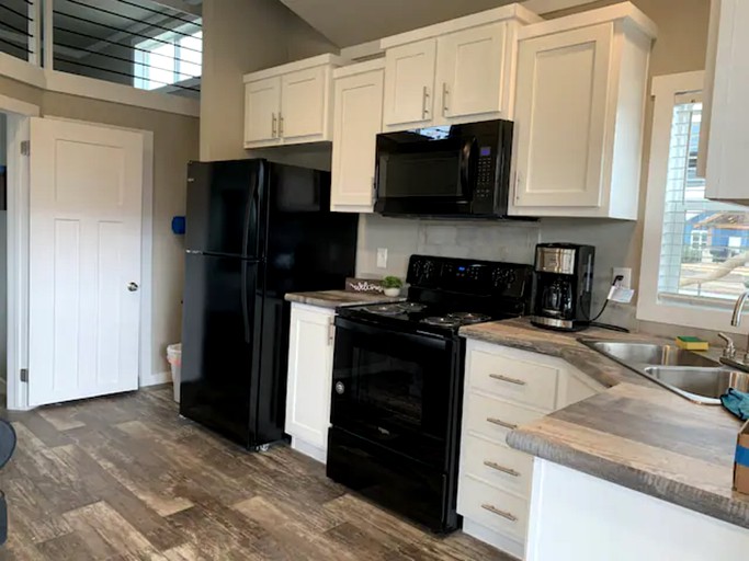 Tiny Houses (Hutto, Texas, United States of America)