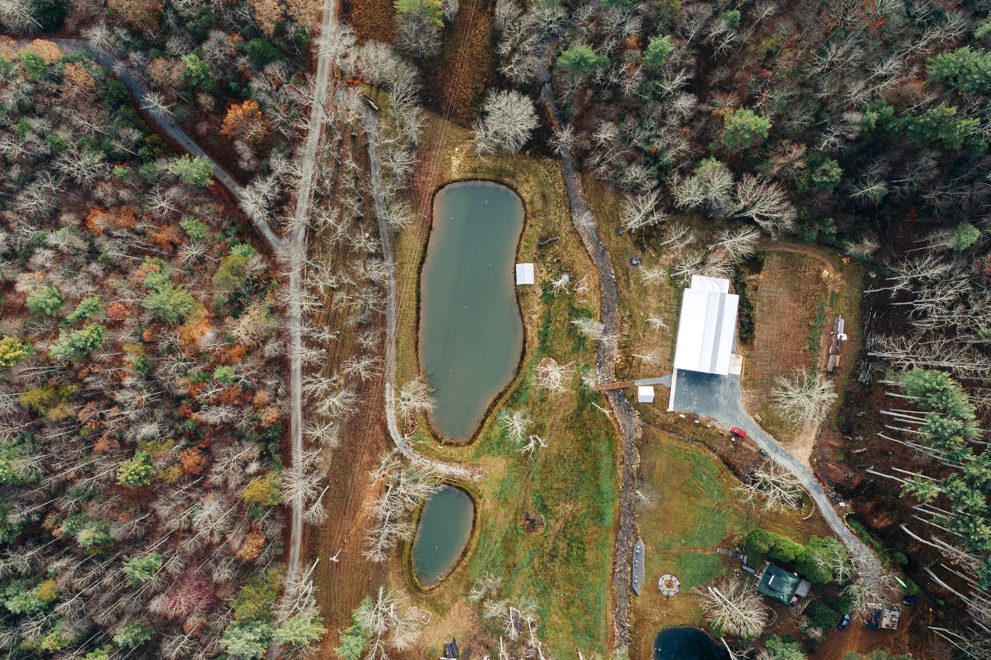 Mountain Glamping Hut Nestled in a Private, Open-Meadow Valley Near to Blue Ridge Parkway and Ideal for Nature Enthusiasts