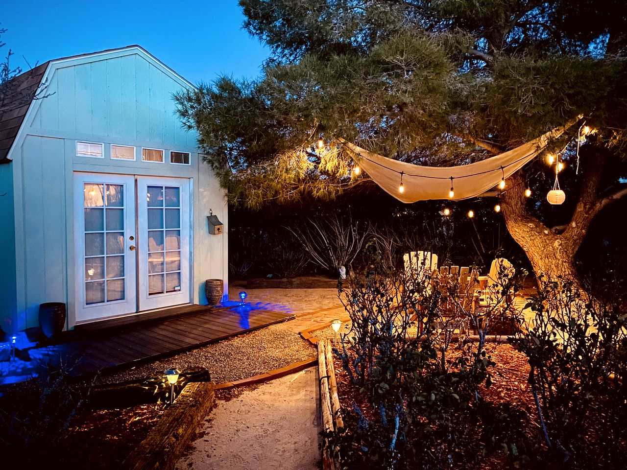 Beautiful Vacation Rental with Hot Tub Perfect for Glamping in Joshua Tree