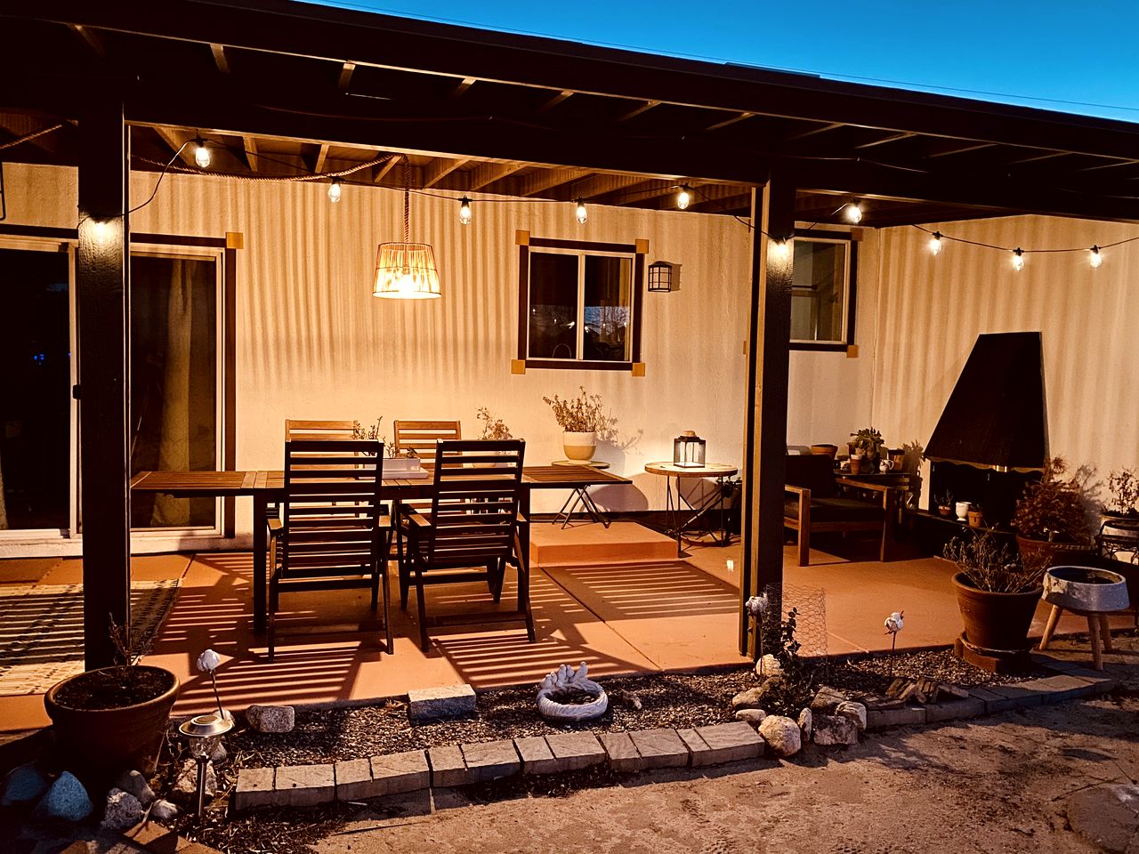 Beautiful Vacation Rental with Hot Tub Perfect for Glamping in Joshua Tree