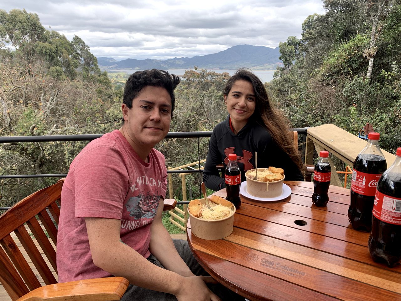 Wonderful Cabin with Stunning Lake Views Ideal for Weekend Trips from Bogota