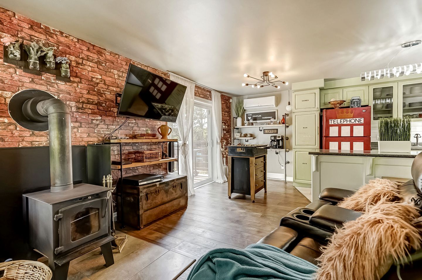 Gorgeous Cottage Rental in Canada Ideal for a Couple's Retreat in Quebec