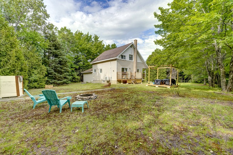 Cottages (Montebello, Quebec, Canada)