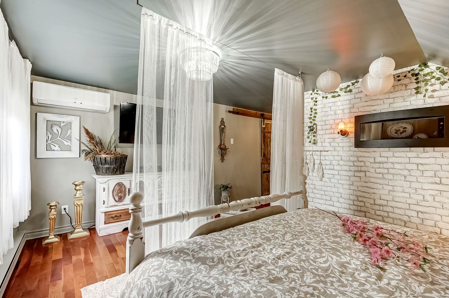 Gorgeous Cottage Rental in Canada Ideal for a Couple's Retreat in Quebec