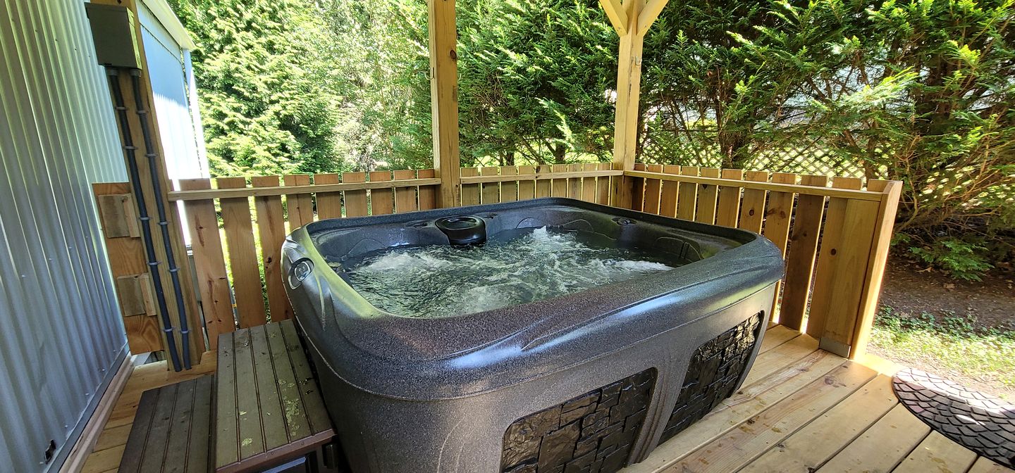 Topsy's Trailer, Private, Fast WiFi, Small Dog Ok, Hot Tub near  Arden, NC