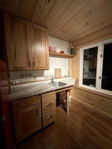 Cabins (Ontario, Canada)