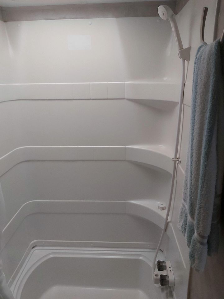 Tiny Glamping Caravan with BBQ Area Ideal for Grand River Camping in Belwood