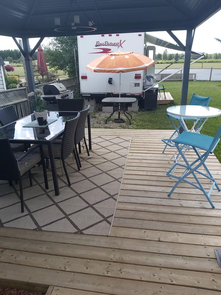 Tiny Glamping Caravan with BBQ Area Ideal for Grand River Camping in Belwood