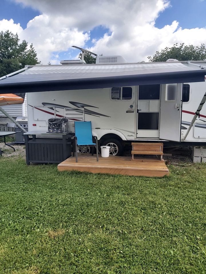 Tiny Glamping Caravan with BBQ Area Ideal for Grand River Camping in Belwood