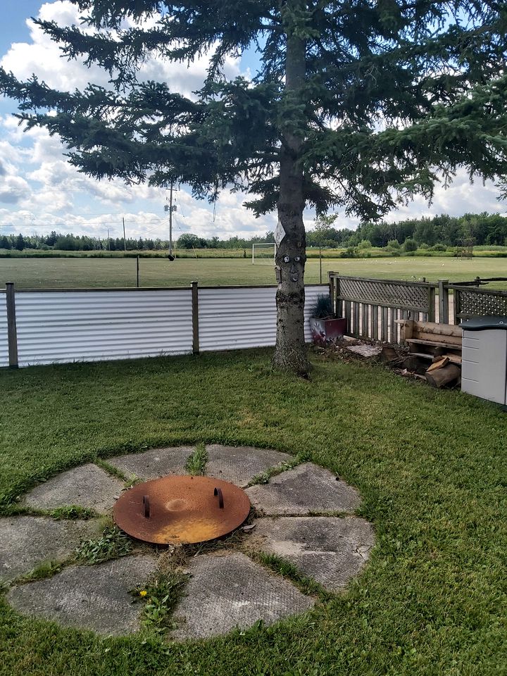 Tiny Glamping Caravan with BBQ Area Ideal for Grand River Camping in Belwood