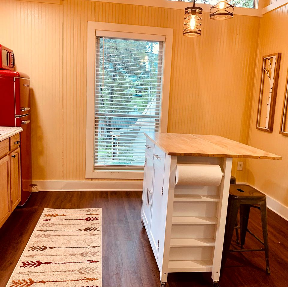 Adorable Cabin Rental Ideal for a Romantic Getaway with Guadalupe River Access in Texas!