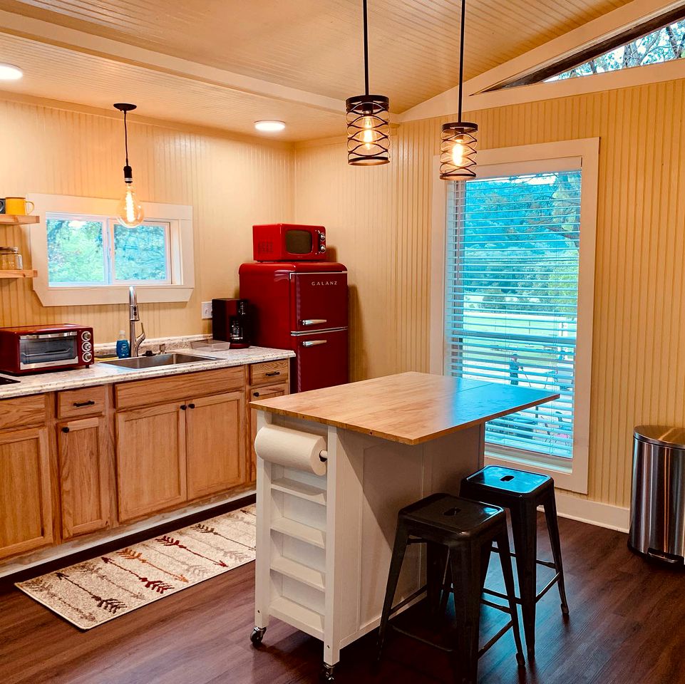 Adorable Cabin Rental Ideal for a Romantic Getaway with Guadalupe River Access in Texas!