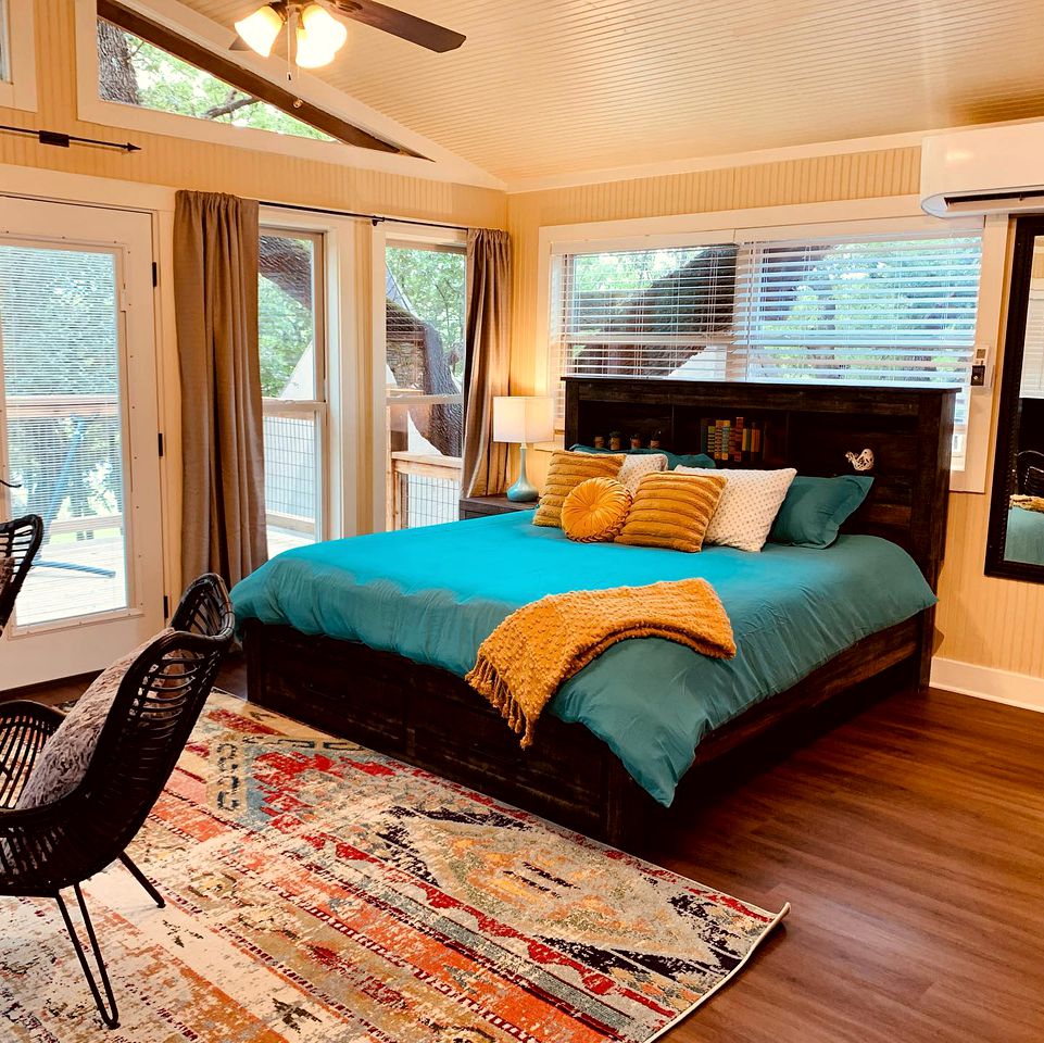 Adorable Cabin Rental Ideal for a Romantic Getaway with Guadalupe River Access in Texas!