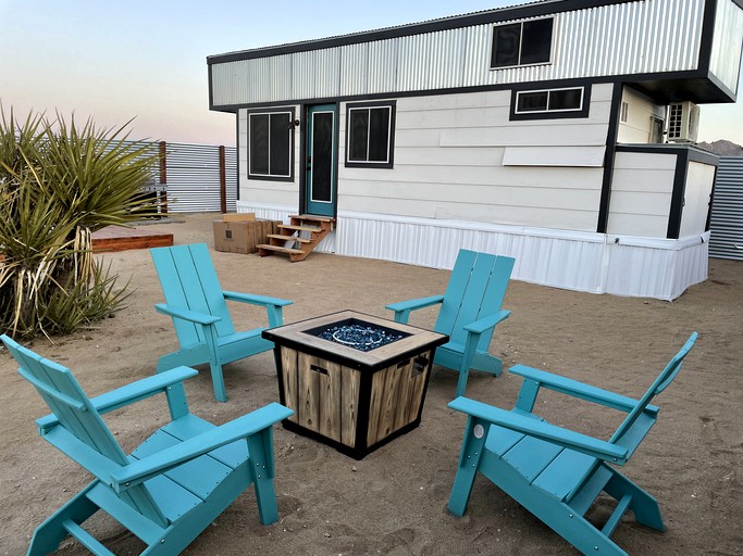 Tiny Houses (Joshua Tree, California, United States of America)