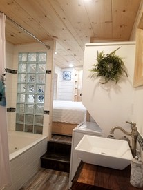 Gorgeous, Fully-Equipped Tiny House Rental for Glamping Escapes in Georgia - Photo 2