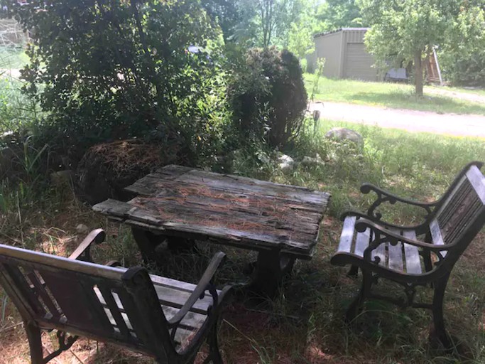 New Earth Estate Delightful Hilltop Tiny