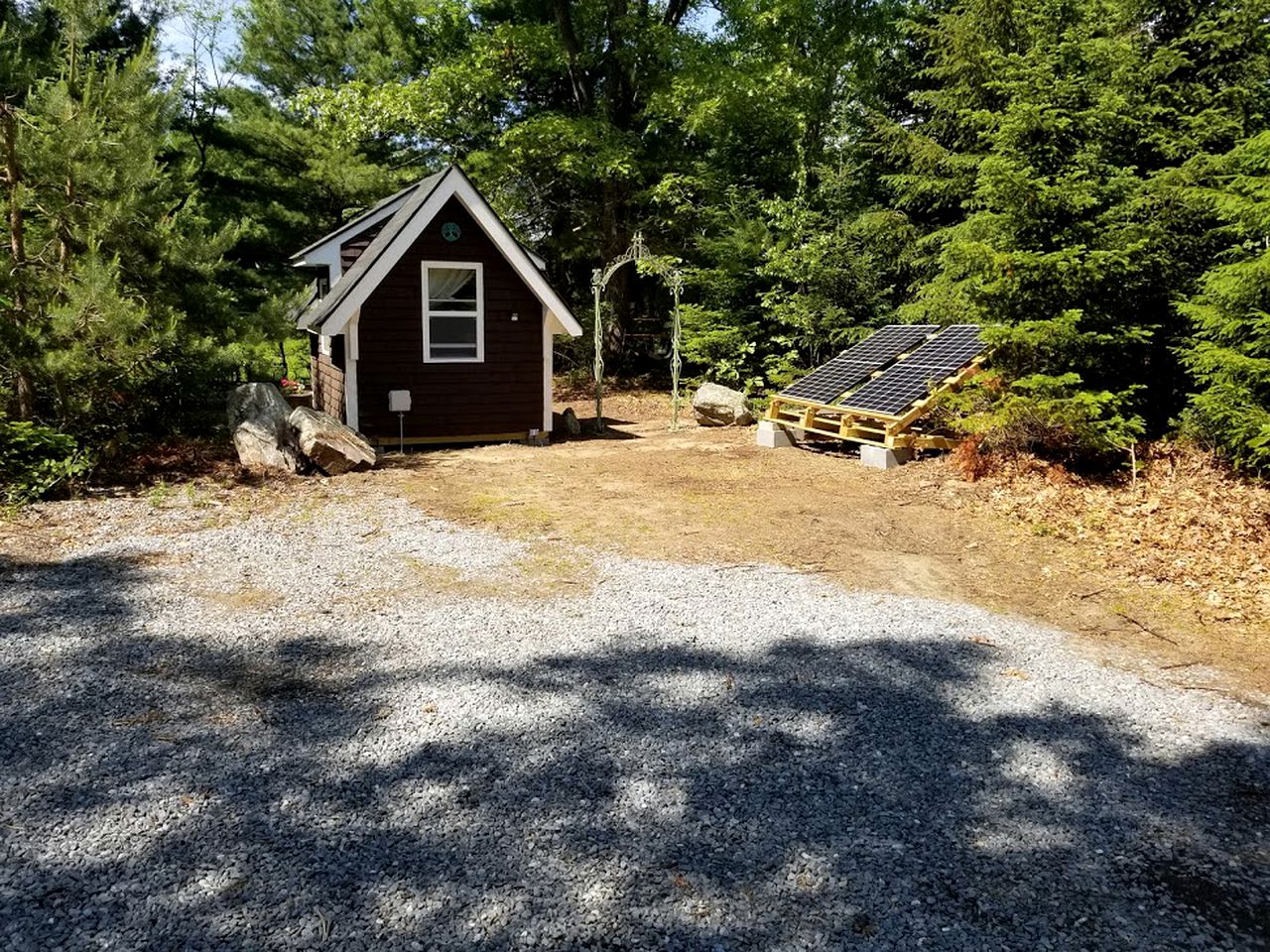 Idyllic Tiny House with a Chiminea Ideal for Weekend Getaways from Boston