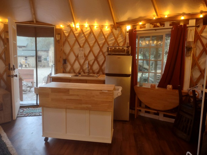 Yurts (Santa Paula, California, United States of America)