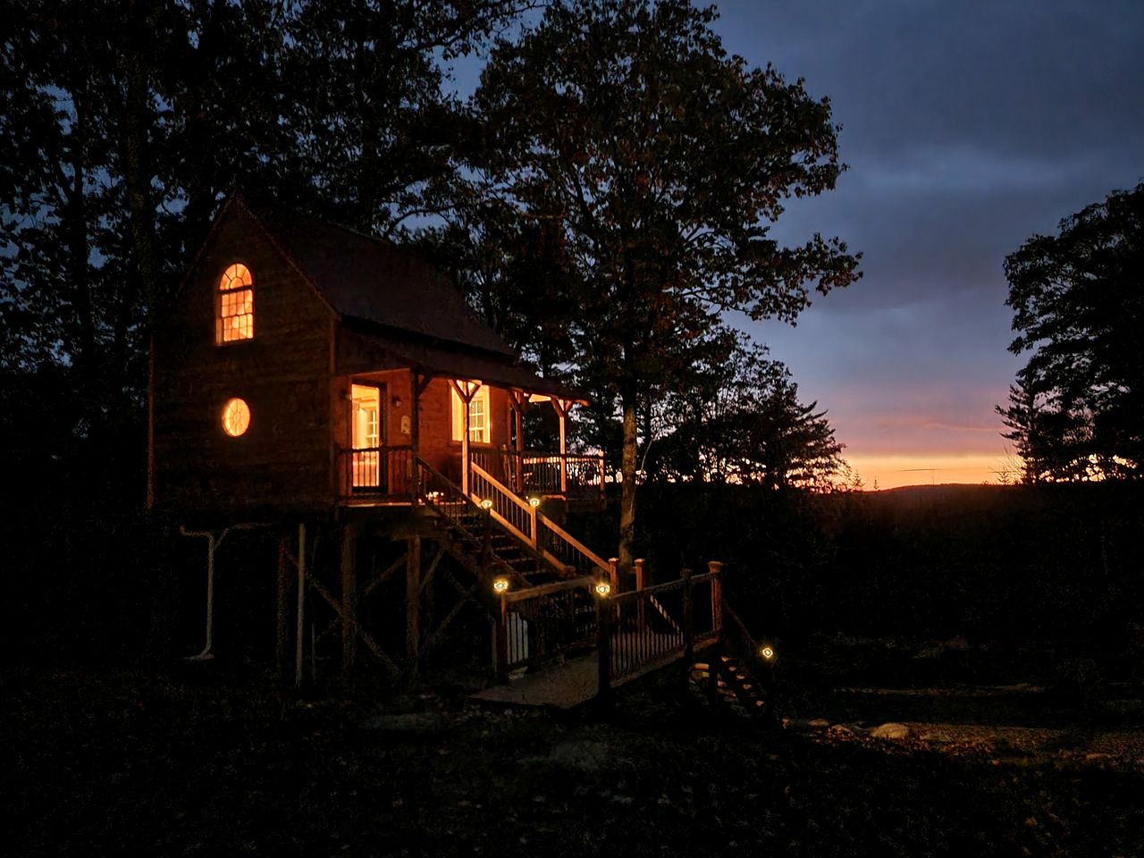 Unique Treehouse Accommodation for a Secluded Granite Lake Getaway