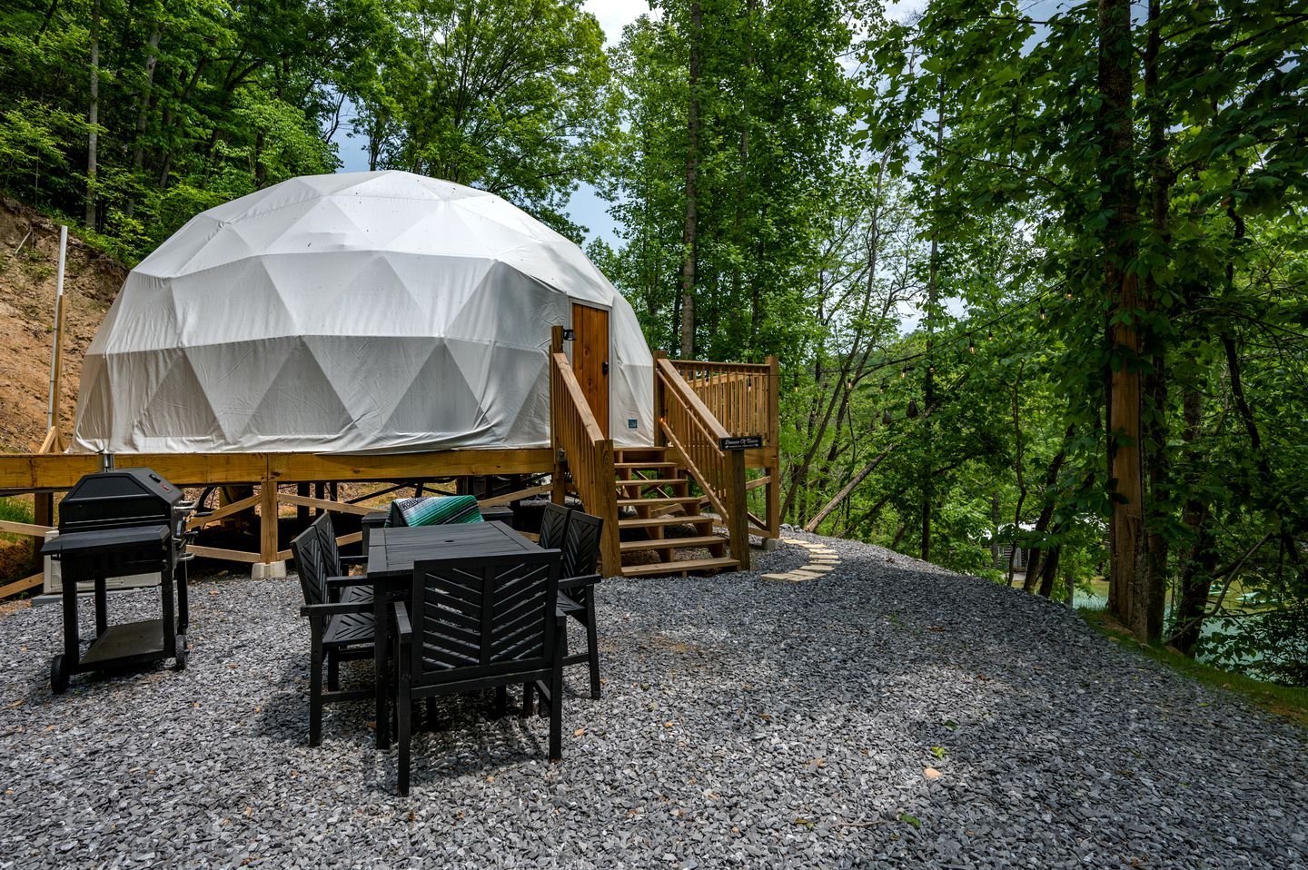 Secluded Dome for a Beautiful Tennessee Vacation