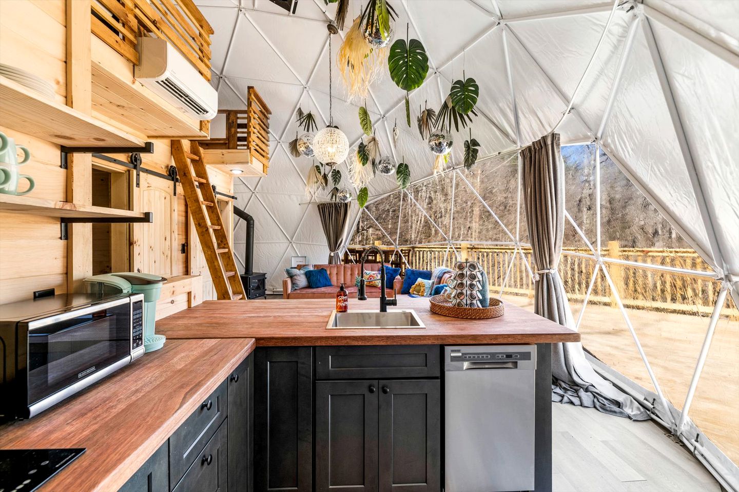 Fantastic Dome Rental for an Amazing Tennessee Glamping Experience